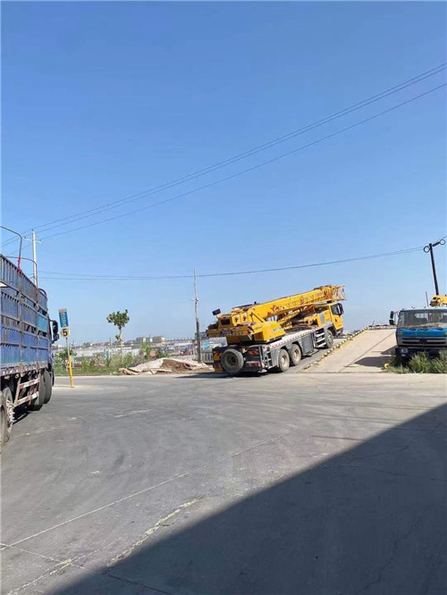 玄武区25吨吊车的租赁价格大概是多少？