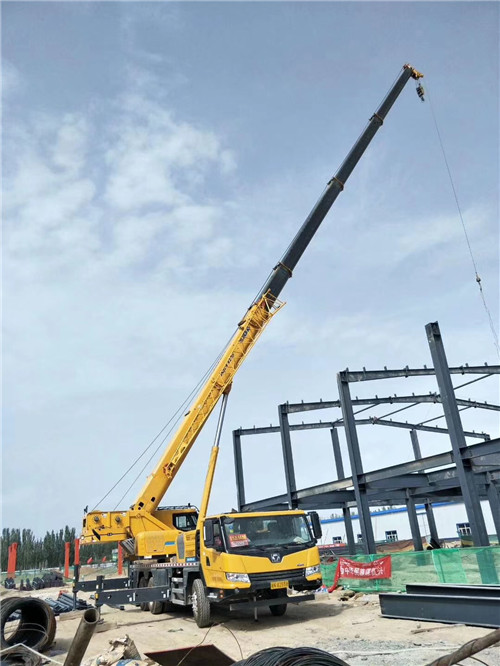 玄武区超高层建筑钢结构吊装案例